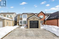 6 NUTMEG STREET  Brampton, ON L6S 4A8
