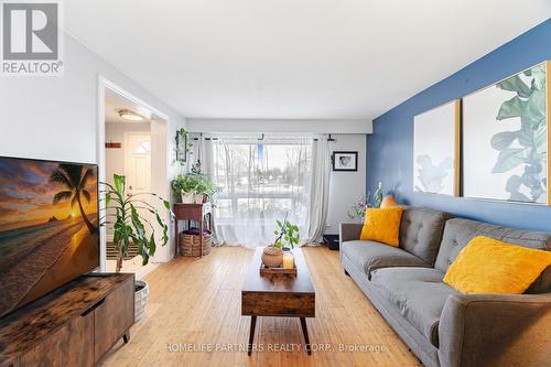 7695 Priory Crescent, Mississauga, ON - Indoor Photo Showing Living Room