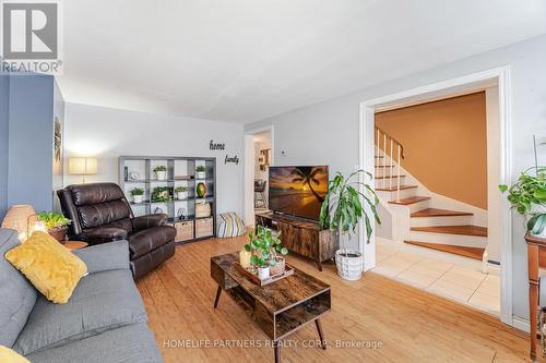 7695 Priory Crescent, Mississauga, ON - Indoor Photo Showing Living Room