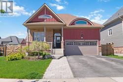 UPPER - 13 COOPER STREET  Collingwood, ON L9Y 0W8