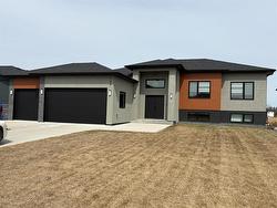 129 WYNDHAM ESTATE Drive Steinbach, MB R5J 2K5