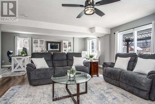 46 Spring Wagon Lane, Elmira, ON - Indoor Photo Showing Living Room