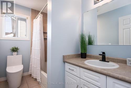46 Spring Wagon Lane, Elmira, ON - Indoor Photo Showing Bathroom
