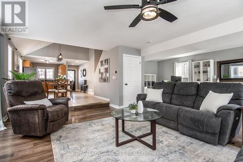46 Spring Wagon Lane, Elmira, ON - Indoor Photo Showing Living Room