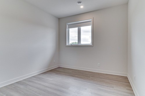 Chambre à coucher - 8-2050 Boul. De Blois, Laval (Duvernay), QC - Indoor Photo Showing Other Room