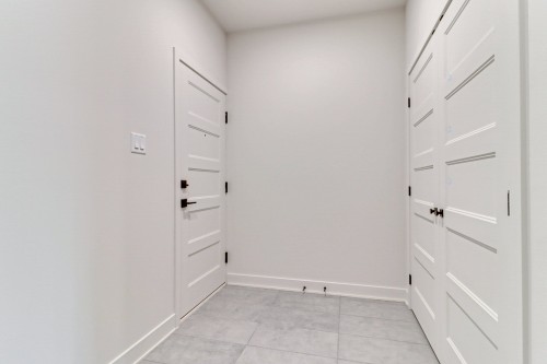 Hall d'entrée/Vestibule - 8-2050 Boul. De Blois, Laval (Duvernay), QC - Indoor Photo Showing Other Room