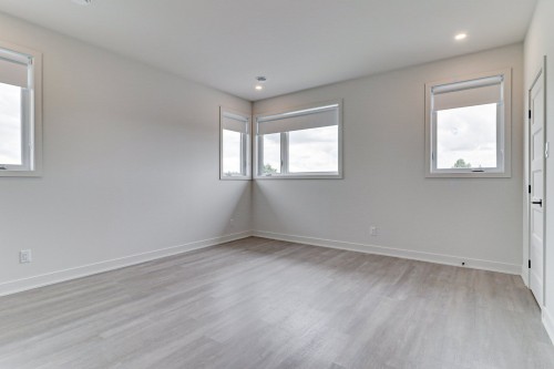 Chambre à coucher - 8-2050 Boul. De Blois, Laval (Duvernay), QC - Indoor Photo Showing Other Room