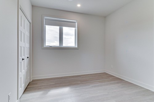 Chambre à coucher - 8-2050 Boul. De Blois, Laval (Duvernay), QC - Indoor Photo Showing Other Room