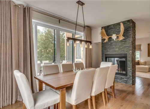 Photo aérienne - 305 Allée Paisible, Mont-Tremblant, QC - Indoor Photo Showing Dining Room With Fireplace