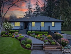 5281 Santa Clara Ave  Saanich, BC V8Y 1W6