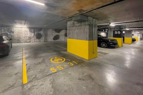 Garage - 3802-720 Rue St-Jacques, Montréal (Ville-Marie), QC - Indoor Photo Showing Garage