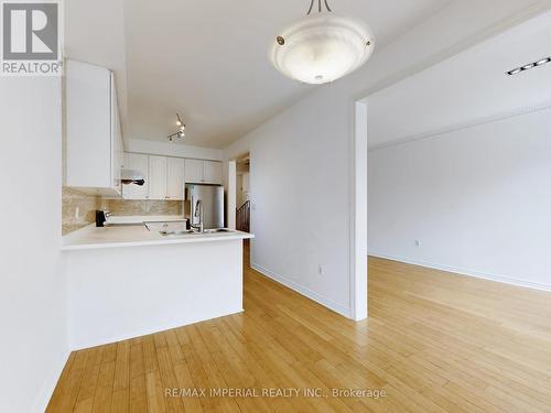 25 Ruby Crescent, Richmond Hill, ON - Indoor Photo Showing Kitchen