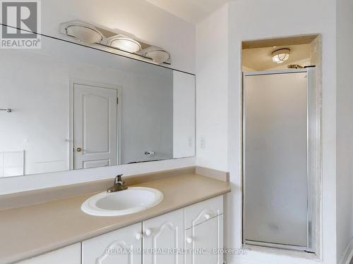 25 Ruby Crescent, Richmond Hill, ON - Indoor Photo Showing Bathroom