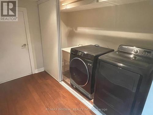 25 Ruby Crescent, Richmond Hill, ON - Indoor Photo Showing Laundry Room
