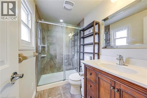 2223 Vista Drive, Burlington, ON - Indoor Photo Showing Bathroom
