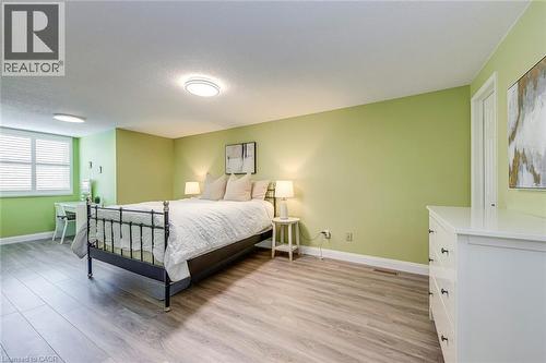 2223 Vista Drive, Burlington, ON - Indoor Photo Showing Bedroom