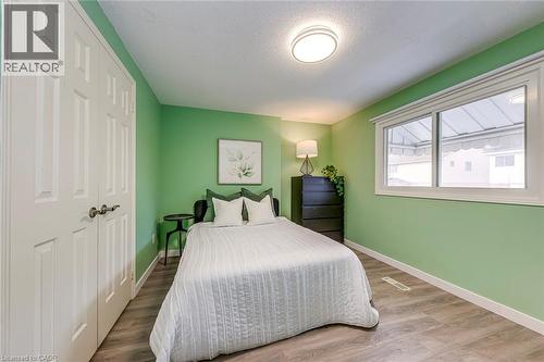 2223 Vista Drive, Burlington, ON - Indoor Photo Showing Bedroom
