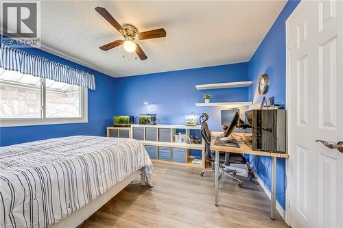 2223 Vista Drive, Burlington, ON - Indoor Photo Showing Bedroom