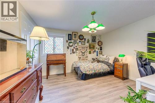 2223 Vista Drive, Burlington, ON - Indoor Photo Showing Bedroom