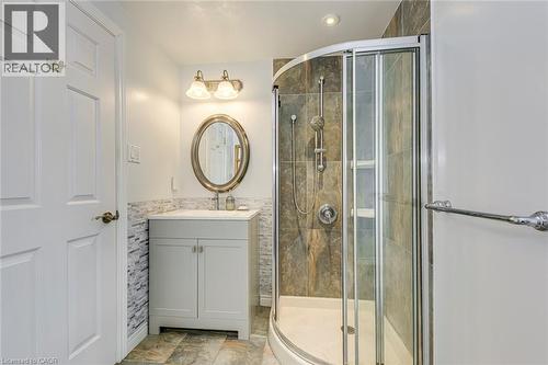 2223 Vista Drive, Burlington, ON - Indoor Photo Showing Bathroom