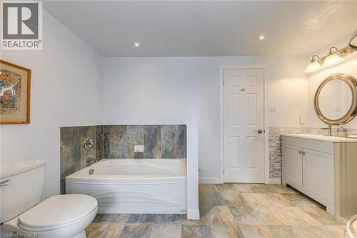 2223 Vista Drive, Burlington, ON - Indoor Photo Showing Bathroom
