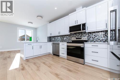 523 Sharma Crescent, Saskatoon, SK - Indoor Photo Showing Kitchen With Upgraded Kitchen