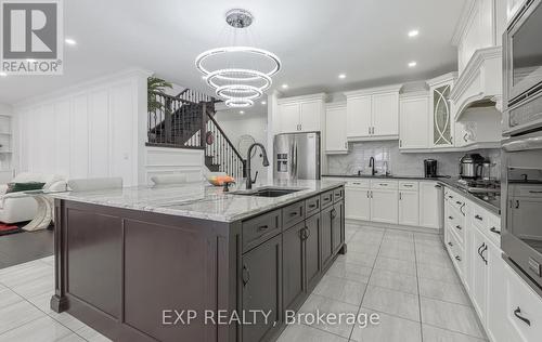 228 Greti Drive, Hamilton, ON - Indoor Photo Showing Kitchen With Upgraded Kitchen
