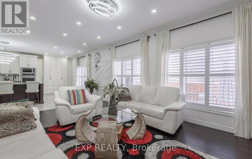 228 Greti Drive, Hamilton, ON - Indoor Photo Showing Living Room