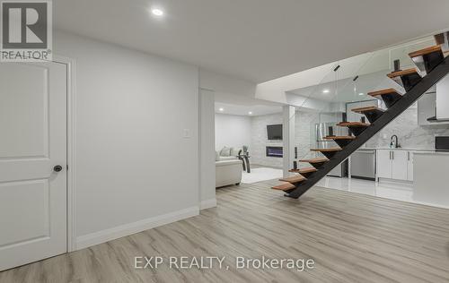 228 Greti Drive, Hamilton, ON - Indoor Photo Showing Other Room