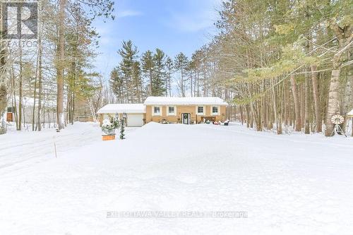 16 HERITAGE DRIVE  Petawawa, ON K8H 3J3