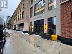 1303 - 327 KING STREET W  Toronto, ON M5V 0W7