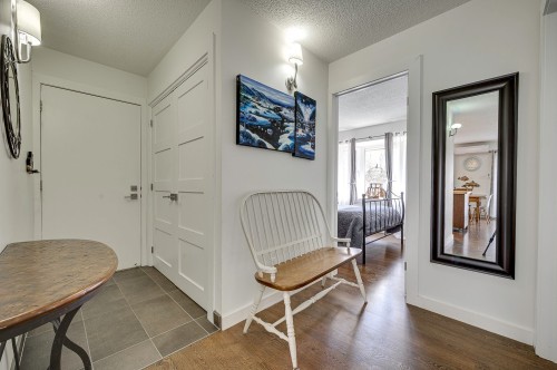 Hall d'entrée/Vestibule - 604 Ch. Du Skieur, Piedmont, QC - Indoor Photo Showing Other Room