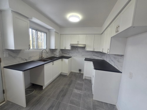 Cuisine - 579 15E Avenue, Montréal (Lasalle), QC - Indoor Photo Showing Kitchen