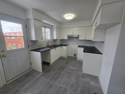 Cuisine - 579 15E Avenue, Montréal (Lasalle), QC - Indoor Photo Showing Kitchen