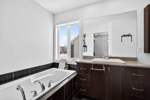 Salle de bains - 587 Rue De Pompadour, Mascouche, QC - Indoor Photo Showing Bathroom