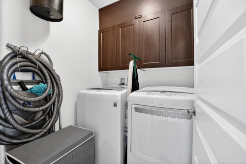 Salle de lavage - 587 Rue De Pompadour, Mascouche, QC - Indoor Photo Showing Laundry Room