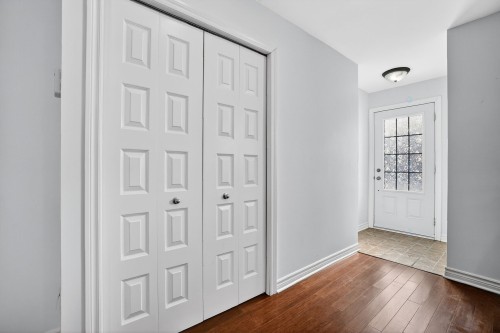 Hall d'entrée/Vestibule - 587 Rue De Pompadour, Mascouche, QC - Indoor Photo Showing Other Room