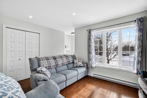 Salon - 587 Rue De Pompadour, Mascouche, QC - Indoor Photo Showing Living Room