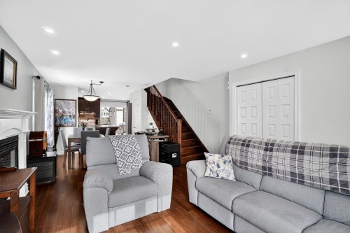 Vue d'ensemble - 587 Rue De Pompadour, Mascouche, QC - Indoor Photo Showing Living Room