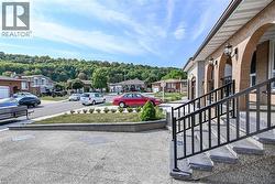 28 TARA Court  Hamilton, ON L8K 6E6