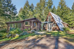 274 Trincomali Hts  Salt Spring, BC V8K 1M9