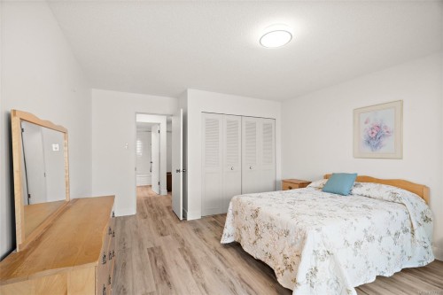 206-2050 White Birch Rd, Sidney, BC - Indoor Photo Showing Bedroom