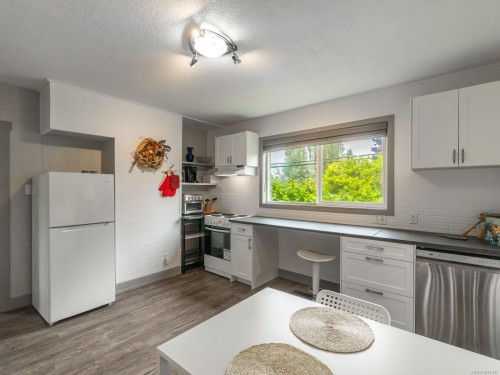 7261 Lantzville Rd, Lantzville, BC 