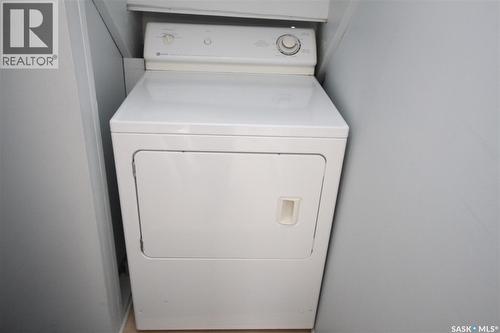 321 Bottomley Avenue N, Saskatoon, SK - Indoor Photo Showing Laundry Room