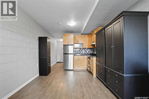 2A 833 B Avenue, Saskatoon, SK - Indoor Photo Showing Kitchen