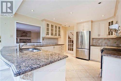 26 Ritter Crescent, Markham, ON - Indoor Photo Showing Kitchen With Double Sink