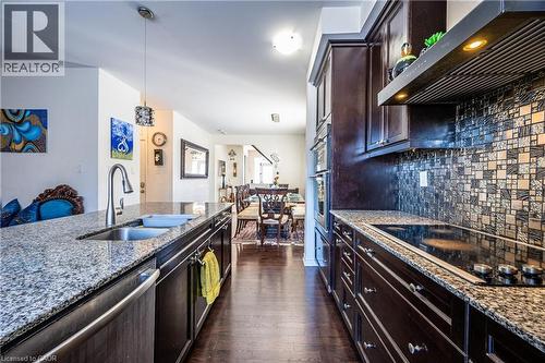 340 Shady Glen Crescent, Kitchener, ON - Indoor Photo Showing Kitchen With Double Sink With Upgraded Kitchen