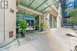 706 - 30 GRAND TRUNK CRESCENT  Toronto, ON M5J 3A4