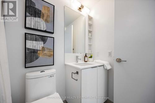 Lph05 - 8 Wellesley Street W, Toronto, ON - Indoor Photo Showing Bathroom