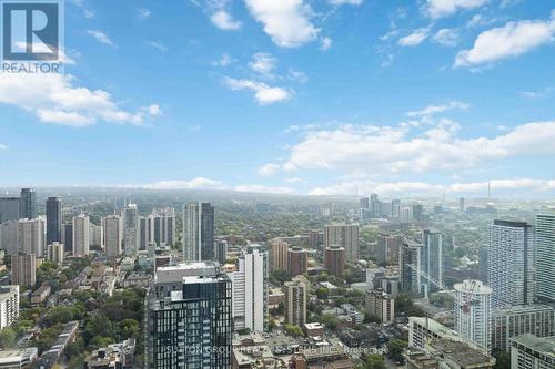 Lph05 - 8 Wellesley Street W, Toronto, ON - Outdoor With View